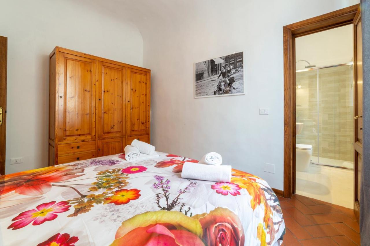 110 Sqm Apartment 6 Sleeps In Santa Croce Florencia Exterior foto